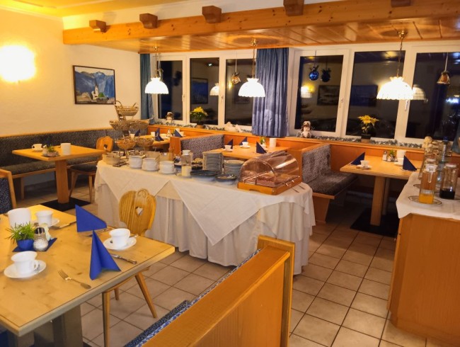 Frühstücksbuffet in der Pension Tirol in Nauders